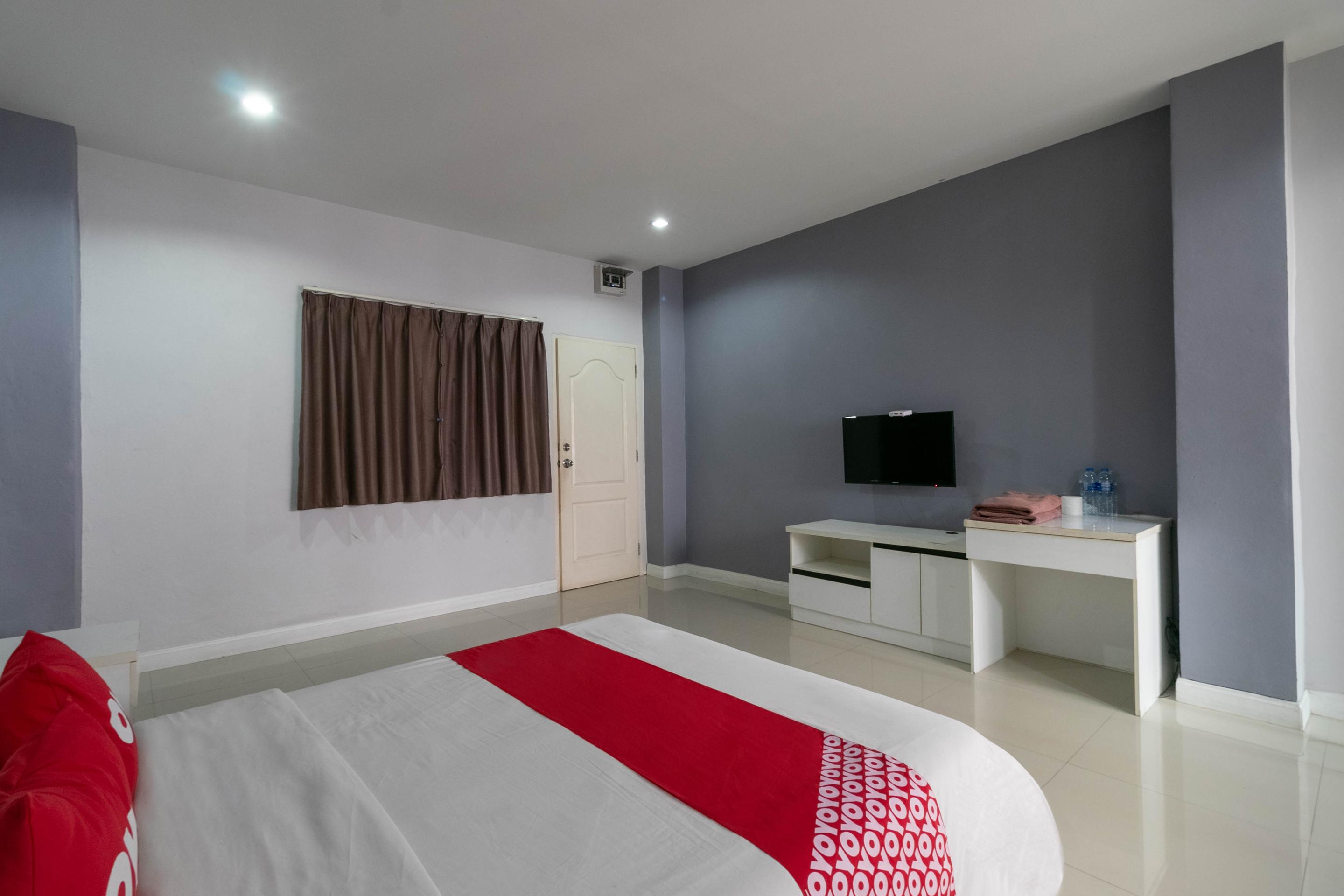 Oyo 75389 Pandora House Hotel Pattaja Kültér fotó