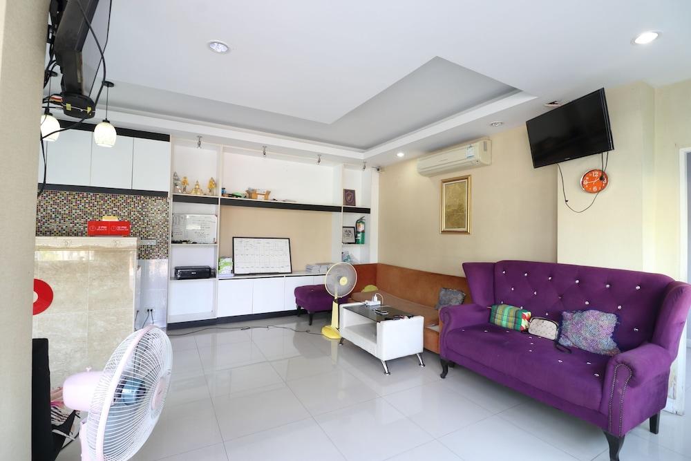 Oyo 75389 Pandora House Hotel Pattaja Kültér fotó