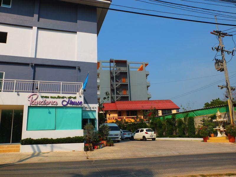 Oyo 75389 Pandora House Hotel Pattaja Kültér fotó