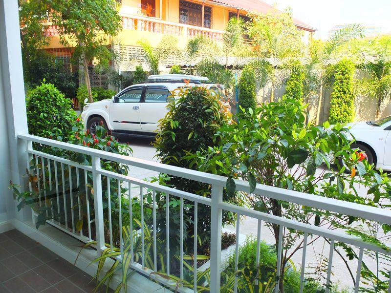 Oyo 75389 Pandora House Hotel Pattaja Kültér fotó