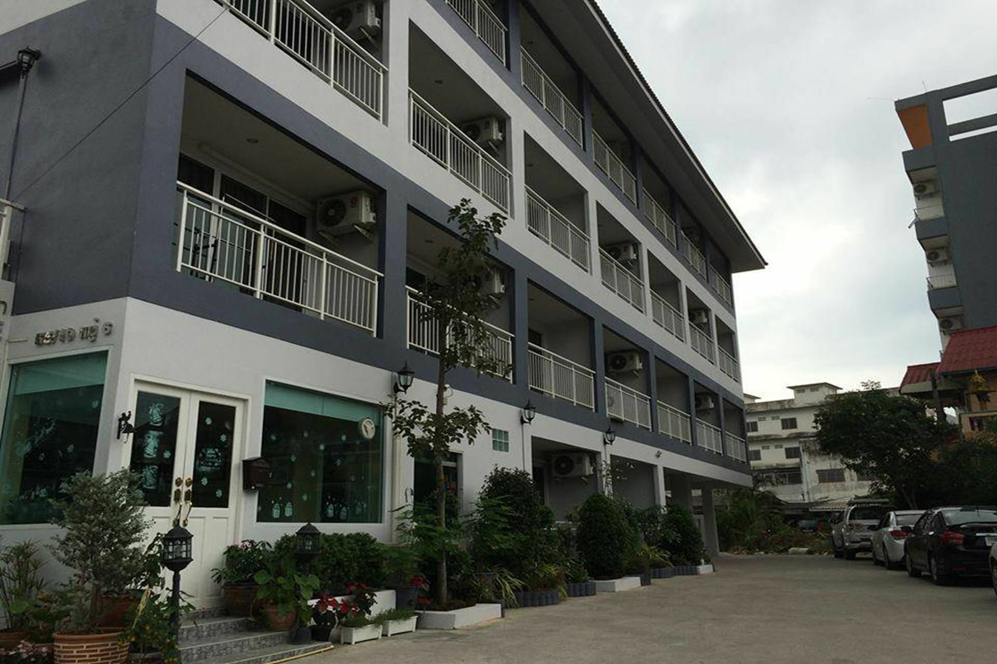 Oyo 75389 Pandora House Hotel Pattaja Kültér fotó