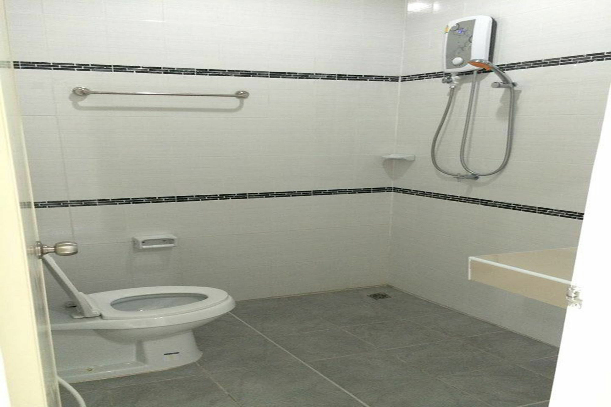 Oyo 75389 Pandora House Hotel Pattaja Kültér fotó