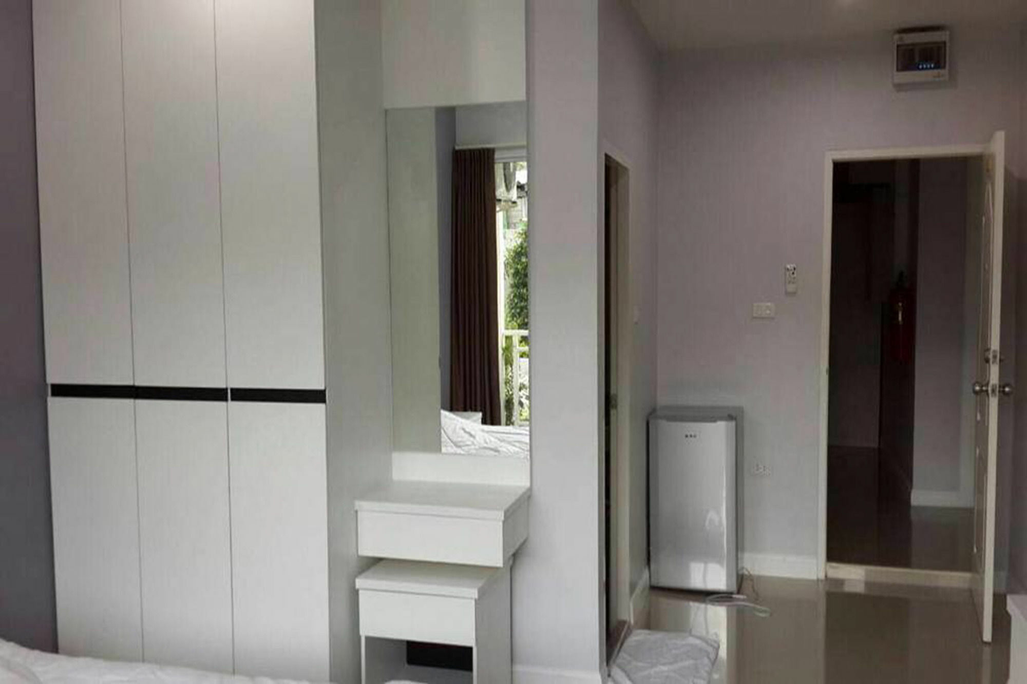 Oyo 75389 Pandora House Hotel Pattaja Kültér fotó